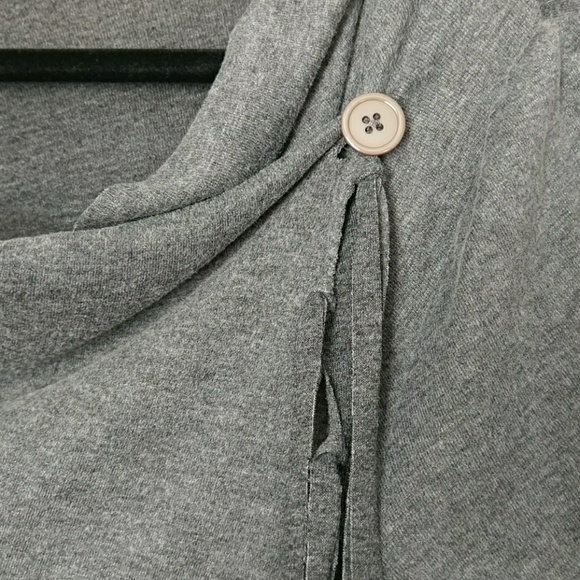 Asymmetrical sweater - Picture 2 of 2